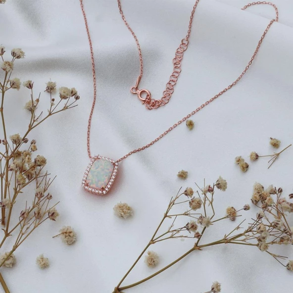 Zirkon Taş Çerçeveli Opal Gümüş Kolye ürün görseli 1