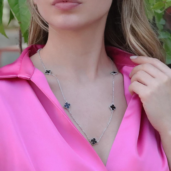 İkonik Alhambra Modeli Siyah Mine İşli Gümüş Kolye - Resim 3