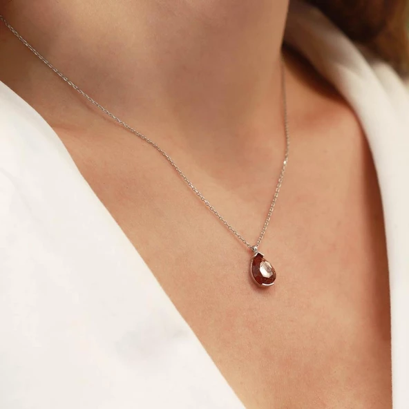 Garnet Taşlı Damla Model Gümüş Kolye ürün görseli 1