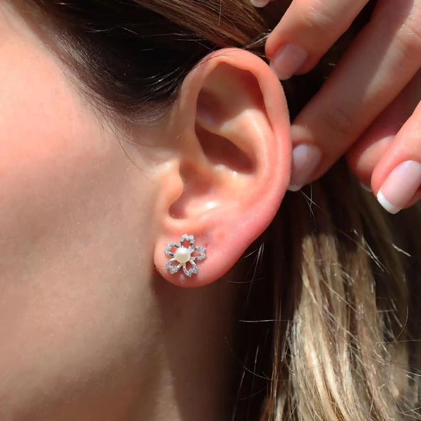 İnci Çiçek Zirkon Taşlı Gümüş Küpe - Resim 2