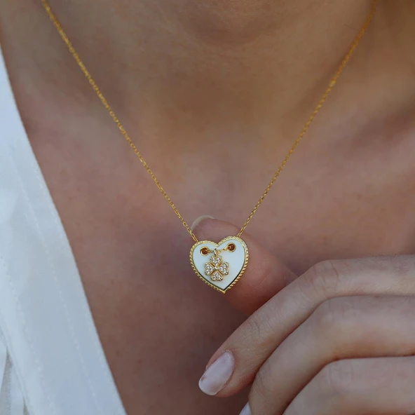 Beyaz Mine İşli Yonca Charmlı Gold Kaplama Gümüş Kolye - Resim 3