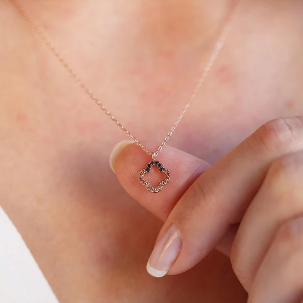 Mini Yonca Figürlü Rose Gold Kaplama Zirkon Taşlı Gümüş Kolye - Resim 3