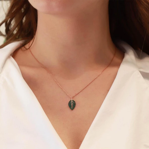 Yaprak Model Yeşil Zirkon Taşlı Rose Gold Kaplama Gümüş Kolye ürün görseli 1