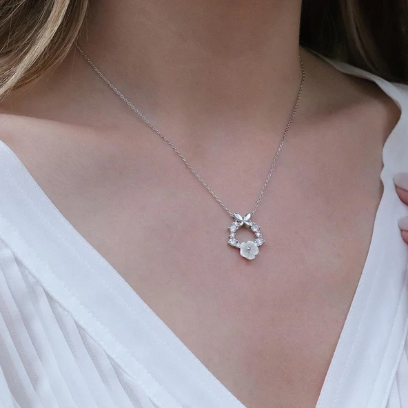Kelebekli Zambak Çiçeği Gümüş Kolye - Resim 2
