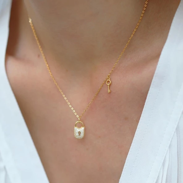 Zirkon Taşlı Anahtar Kilit Gold Kaplama Gümüş Kolye ürün görseli 1