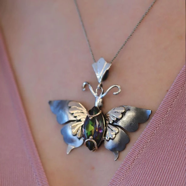 Mistik Topaz Taşlı 925 Ayar Gümüş Tasarım Hareketli Kelebek Kolye - Resim 2