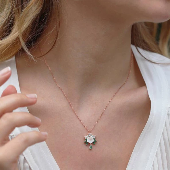 Zambak Çiçeği Rose Gold Kaplama Yeşil Zirkon Taşlı Gümüş Kolye - Resim 4