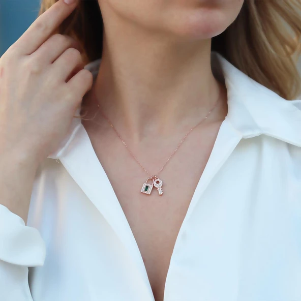 Zirkon Taşlı Kilit ve Anahtar Figürlü Rose Gold Kaplama Gümüş Kolye ürün görseli 1