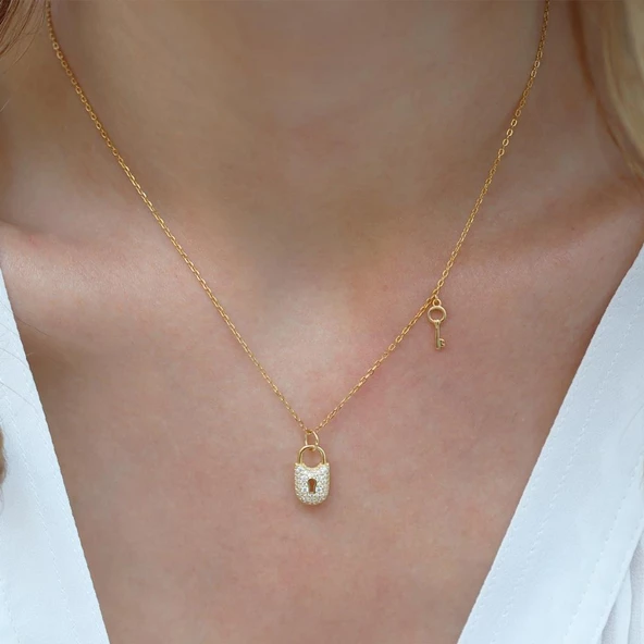 Zirkon Taşlı Anahtar Kilit Gold Kaplama Gümüş Kolye - Resim 2