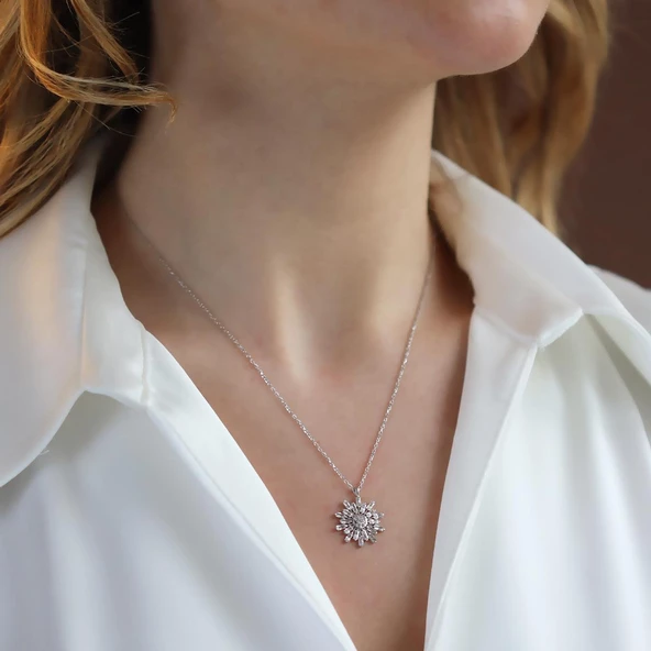 Işıltılı Kar Tanesi Gümüş Kolye ürün görseli 1