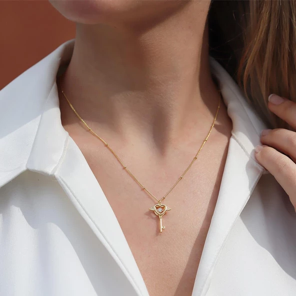 Kalp Kanatlı Kilit Gold Kaplama Gümüş Kolye ürün görseli 1