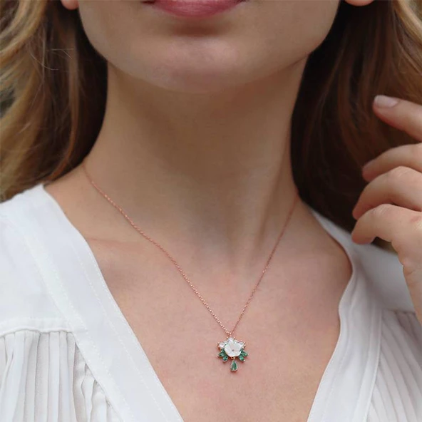 Zambak Çiçeği Rose Gold Kaplama Yeşil Zirkon Taşlı Gümüş Kolye ürün görseli 1