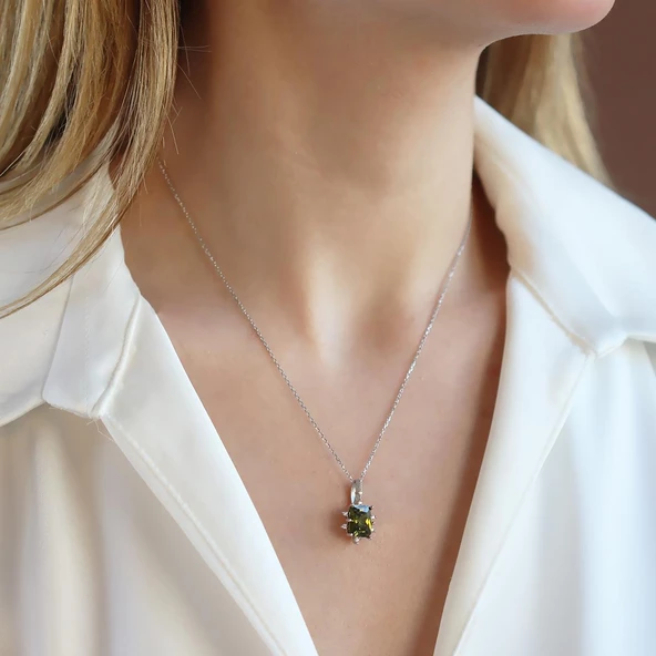 Zultanit Taşlı Kare Lotus Çiçeği Gümüş Kolye ürün görseli 1