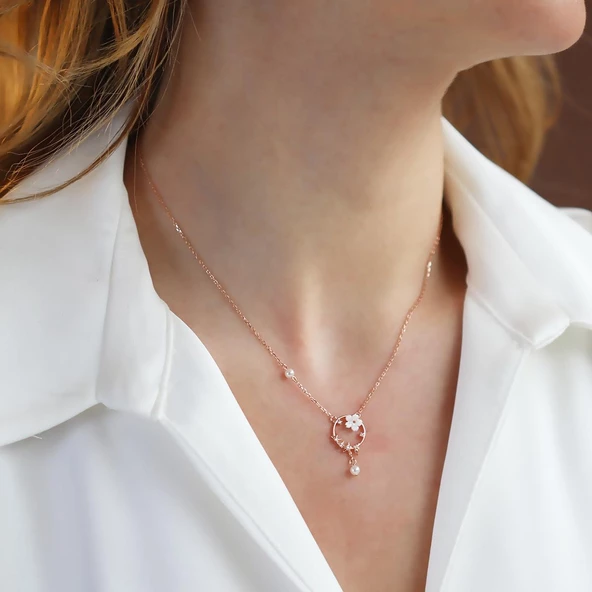 Zambak Çiçeği İnci Detaylı Rose Gold Kaplama Gümüş Kolye ürün görseli 1