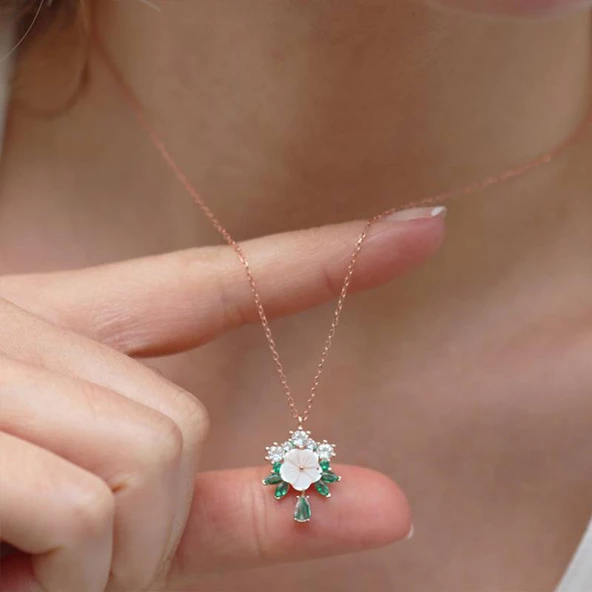Zambak Çiçeği Rose Gold Kaplama Yeşil Zirkon Taşlı Gümüş Kolye - Resim 2