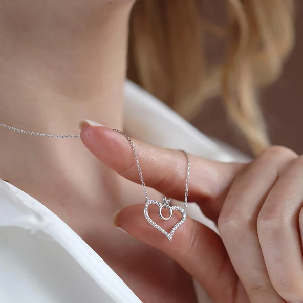 Kalpli Tek Taş Detaylı Gümüş Kolye - Resim 2