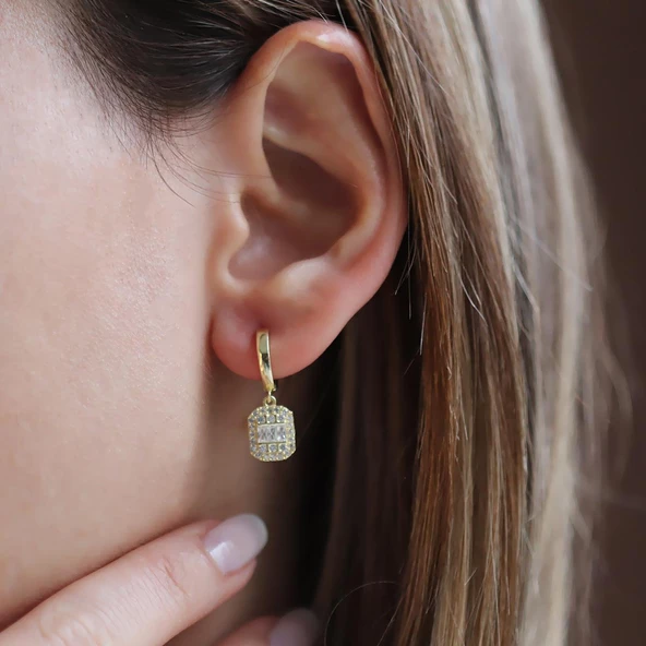 Baget Kesim Gold Kaplama Pırlanta Model Gümüş Küpe - Resim 2