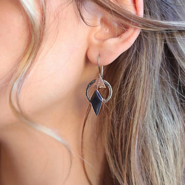 Safir Taşlı Gümüş Otantik Tasarım Küpe ürün görseli 1