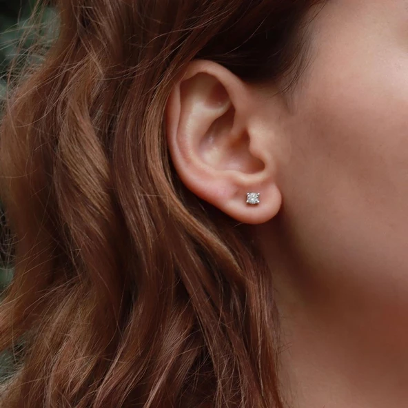 Starlıght Diamond Tek Taş Round Kesim Gümüş Küpe ürün görseli 1