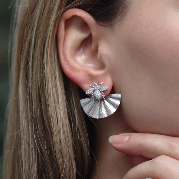 Arı Gümüş Küpe ürün görseli 1