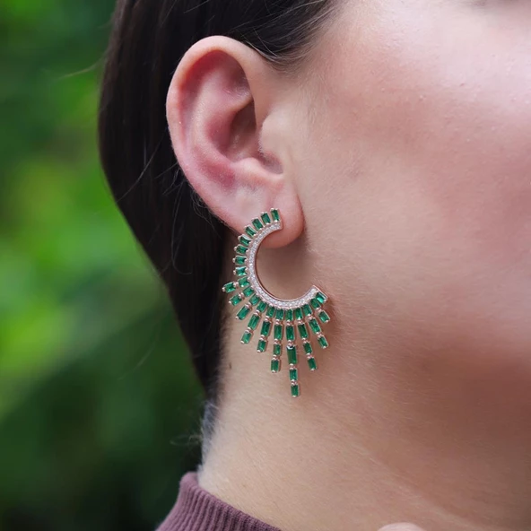 Kök Zümrüt Taşlı Güneş Tasarım Gümüş Küpe ürün görseli 1