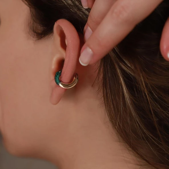 Yuvarlak Yeşil Zirkon Taşlı Rose Gold Kaplama Gümüş Kıkırdak Küpe ürün görseli 1