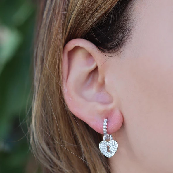 Zirkon Taşlı Kalp Kilit Gümüş Küpe - Resim 3