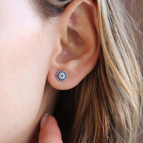 Nazar Boncuklu Gümüş Nokta Küpe ürün görseli 1