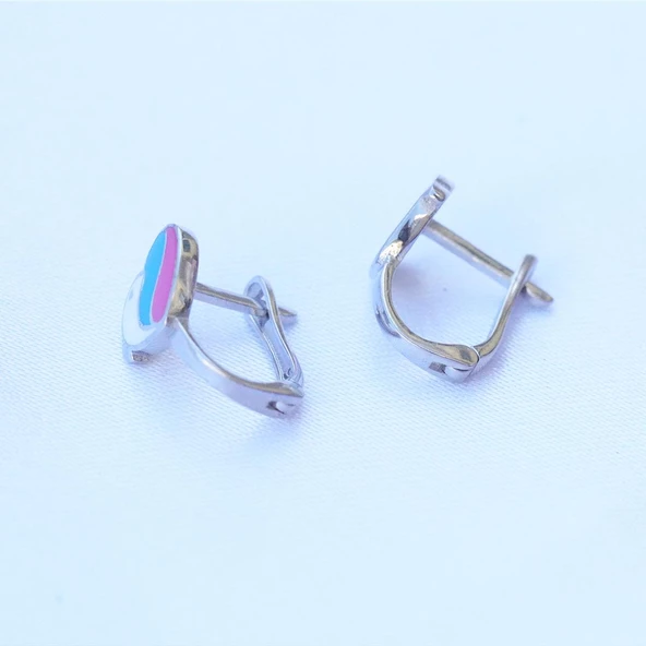 Üç Renkli Kalpli Mine İşli Gümüş Çocuk Küpesi - Resim 3