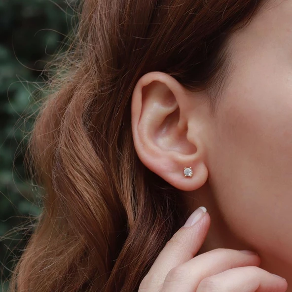 Starlıght Diamond Tek Taş Round Kesim Gold Kaplama Küpe ürün görseli 1