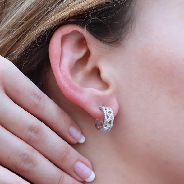 Baget Taşlı Yarım Halka Gümüş Küpe - Resim 2