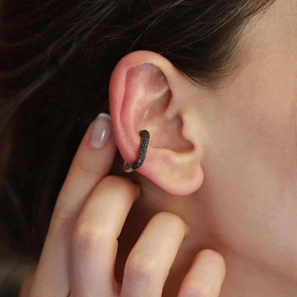 Dikdörtgen Siyah Zirkon Taşlı Gümüş Kıkırdak Küpe - Resim 2