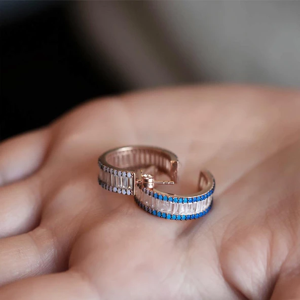 Baget Taşlı Gümüş Yarım Halka Küpe ürün görseli 1