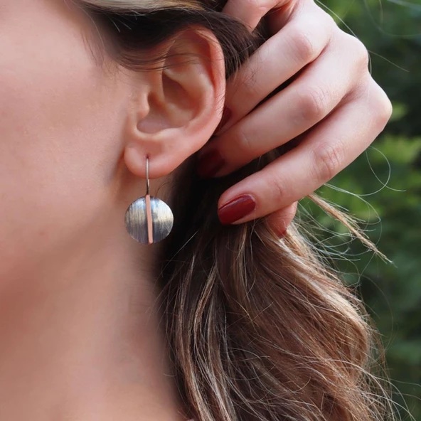 EL İşi Yuvarlak Rose Gold Çizgili Otantik Gümüş Küpe - Resim 2