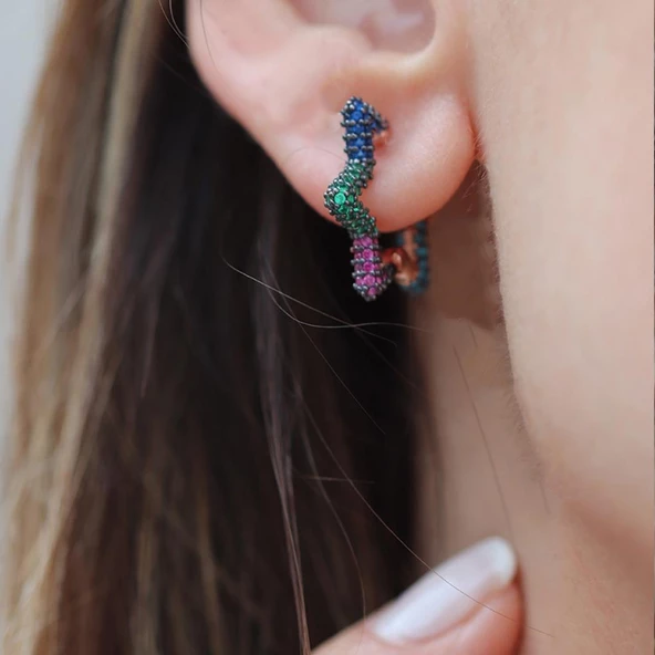 3 Boyutlu Gökkuşağı Yıldız Gümüş Küpe ürün görseli 1