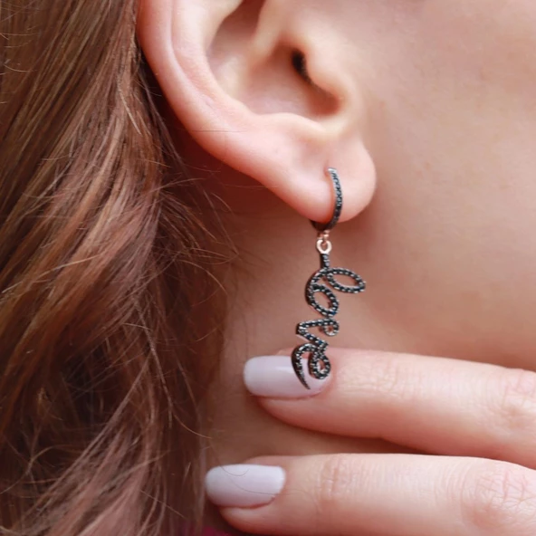 Siyah Zirkon Taşlı Love Yazılı Rose Gold Kaplama Gümüş Küpe ürün görseli 1