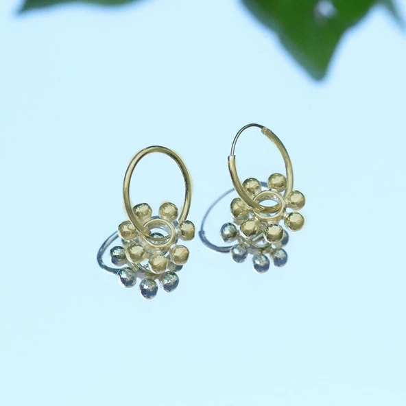 Mini Çiçek Modeli Gold Kaplama Gümüş Küpe - Resim 4