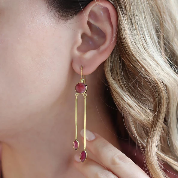 Kök Yakut Taşlı Gold Kaplama Sallantılı Otantik Gümüş Küpe - 4