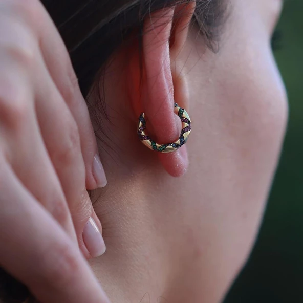 Renkli Zirkon Taşlı Yuvarlak Gold Kaplama Gümüş Kıkırdak Küpe - Resim 3