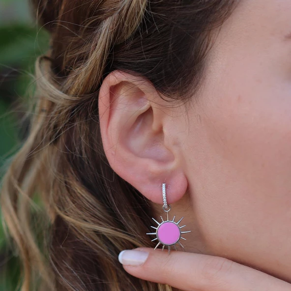 Pembe Mine İşli Güneş Gümüş Küpe ürün görseli 1