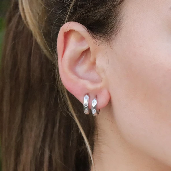 Crtr Modeli Gümüş Halka Küpe ürün görseli 1