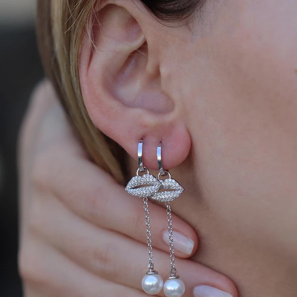 Dudak Figürlü Sallantılı İnci Gümüş Küpe - Resim 3