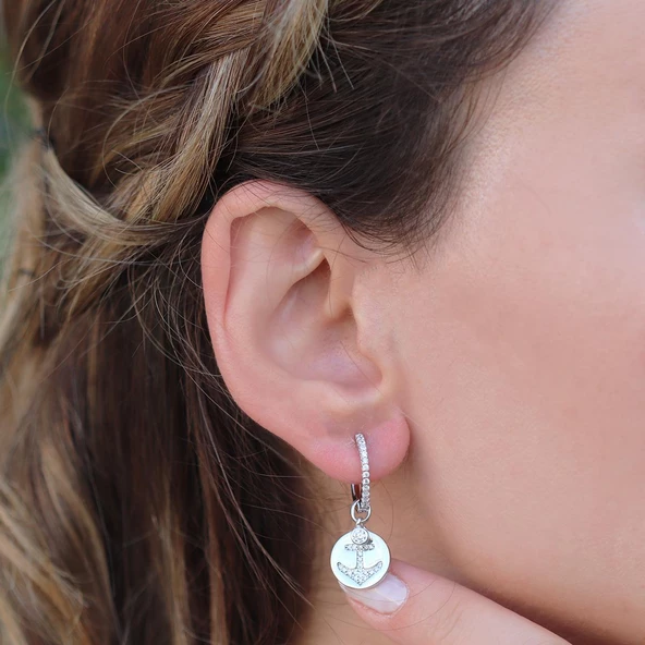 Apm Modeli Deniz Çapası Zirkon Taşlı Gümüş Küpe ürün görseli 1