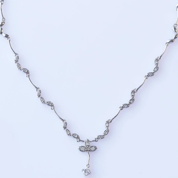Çiçek Modeli Zirkon Taşlı Gümüş Gerdanlık - Resim 5