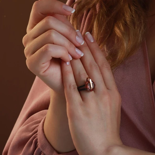 Yuvarlak Gold Çizgili Zultanit Taşlı Gümüş Yüzük ürün görseli 1