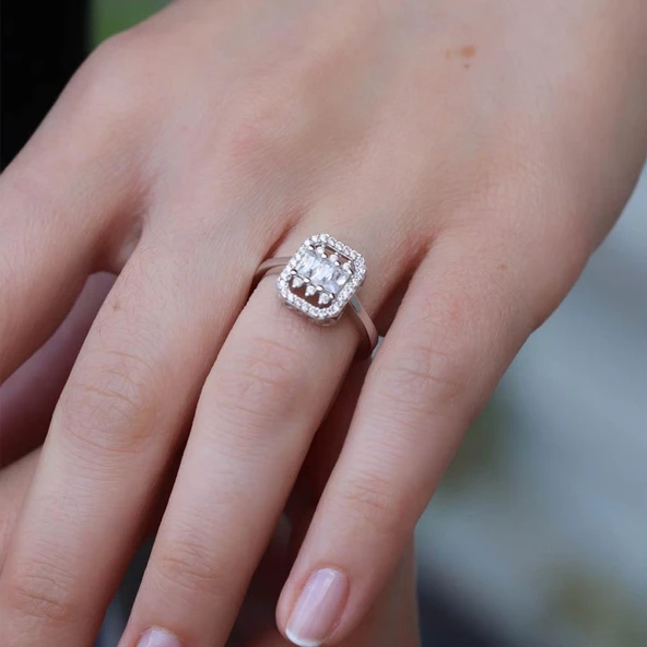 Starlight Diamond Ortası 3 Baget Pırlanta Montür Gümüş Yüzük ürün görseli 1