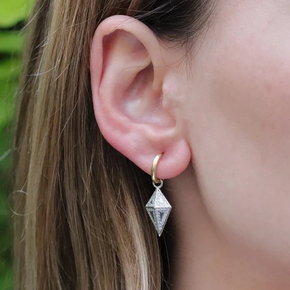 2 Renkli Zirkon Taşlı Square Modeli Gümüş Küpe ürün görseli 1