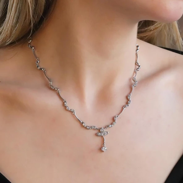 Çiçek Modeli Zirkon Taşlı Gümüş Gerdanlık - Resim 3