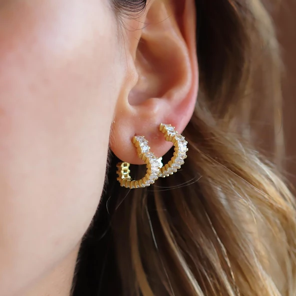 Kalp Baget Taşlı Gold Kaplama Gümüş Küpe ürün görseli 1