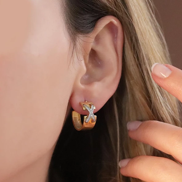 Zirkon Taşlı Çapraz Tffny Modeli Gold Kaplama Gümüş Küpe ürün görseli 1